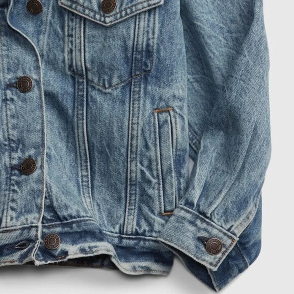 GAP Girls‎ Oversized Denim Jacket Size Medium NWT Button Front Patch Pockets